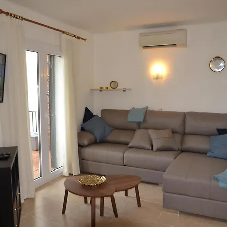 Casa Bien Cuidada Con Piscina Comunitaria, Terrazas Y Cerca De La Playa En - Es-323-42 * L'Estartit