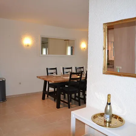 Dom wakacyjny Casa Bien Cuidada Con Piscina Comunitaria, Terrazas Y Cerca De La Playa En - Es-323-42 *