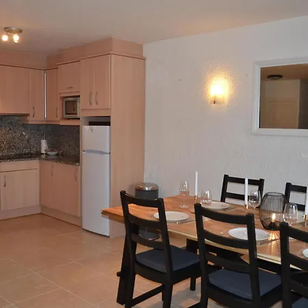 Casa Bien Cuidada Con Piscina Comunitaria, Terrazas Y Cerca De La Playa En - Es-323-42